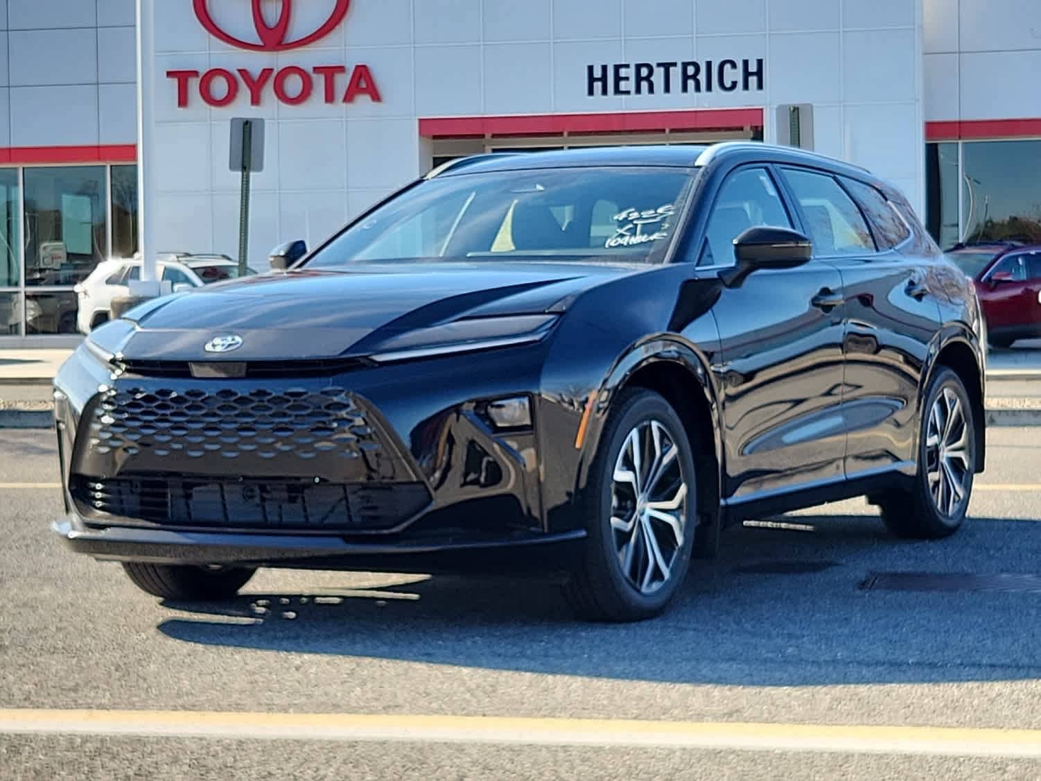 2025 Toyota Crown Signia XLE's photo