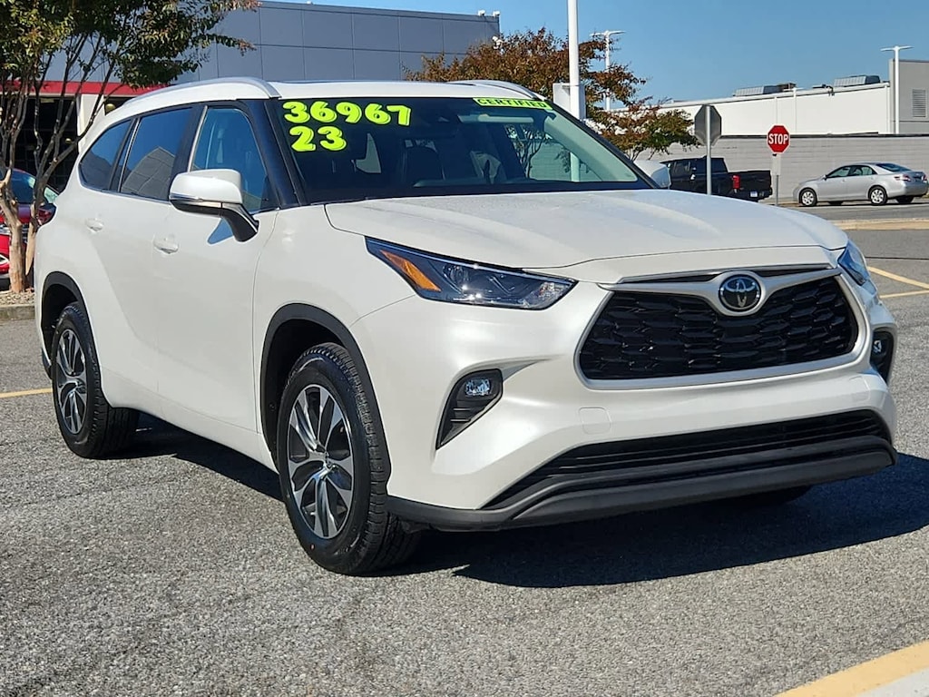 Used 2023 Toyota Highlander XLE Sport Utility