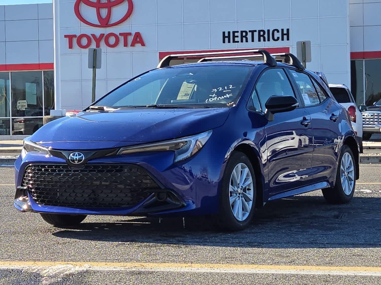 2026 Toyota Corolla Hatchback SE's photo
