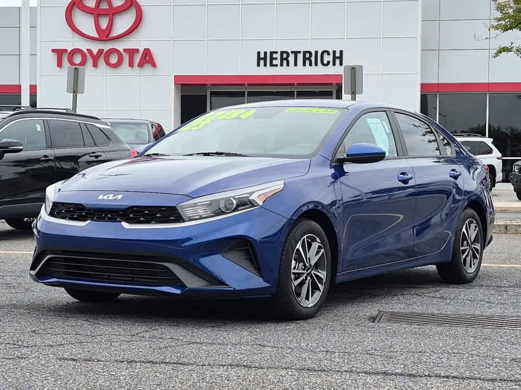 2023 Kia Forte LXS AT's photo