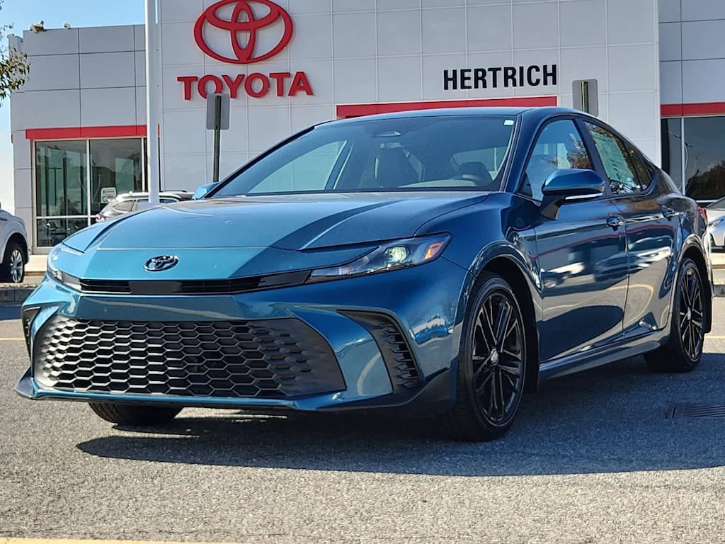 Used 2025 Toyota Camry SE Car