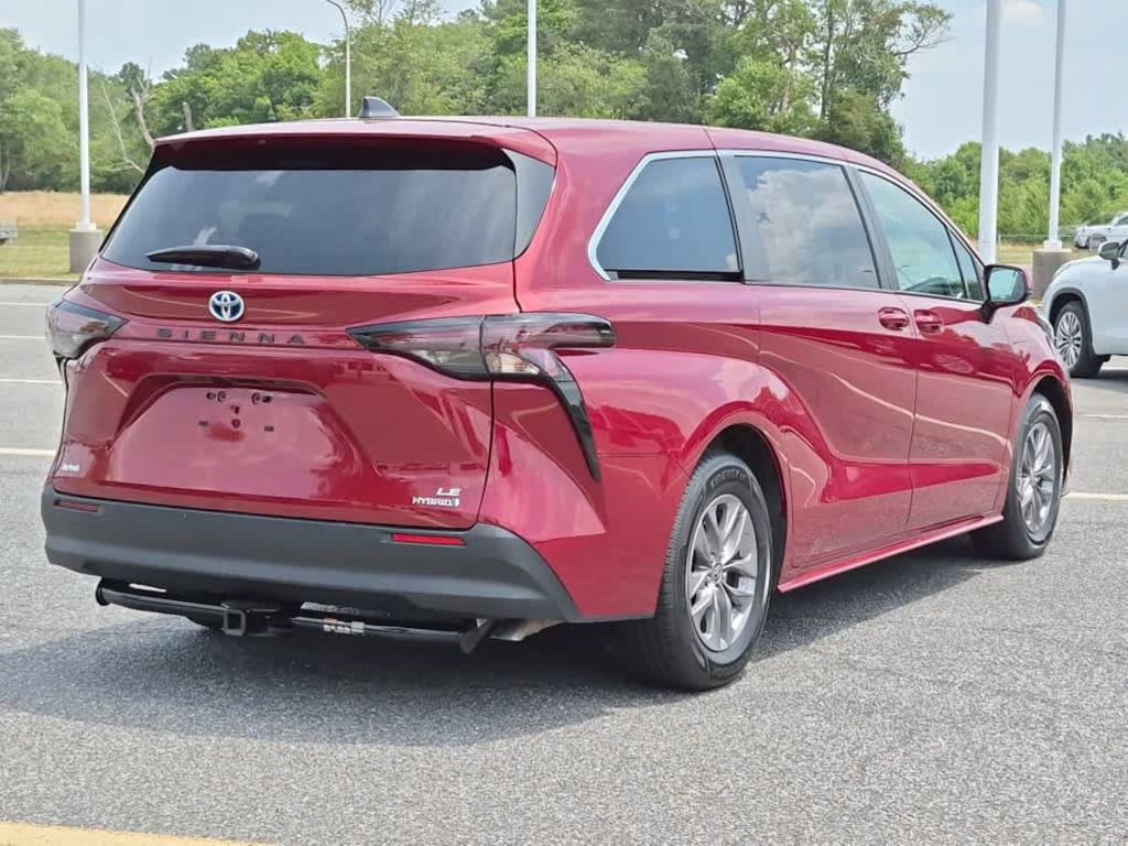 Used 2023 Toyota Sienna LE Mini-van, Passenger