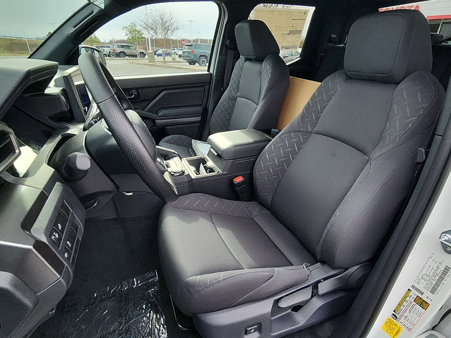2025 Toyota Tacoma SR5 - Photo 9