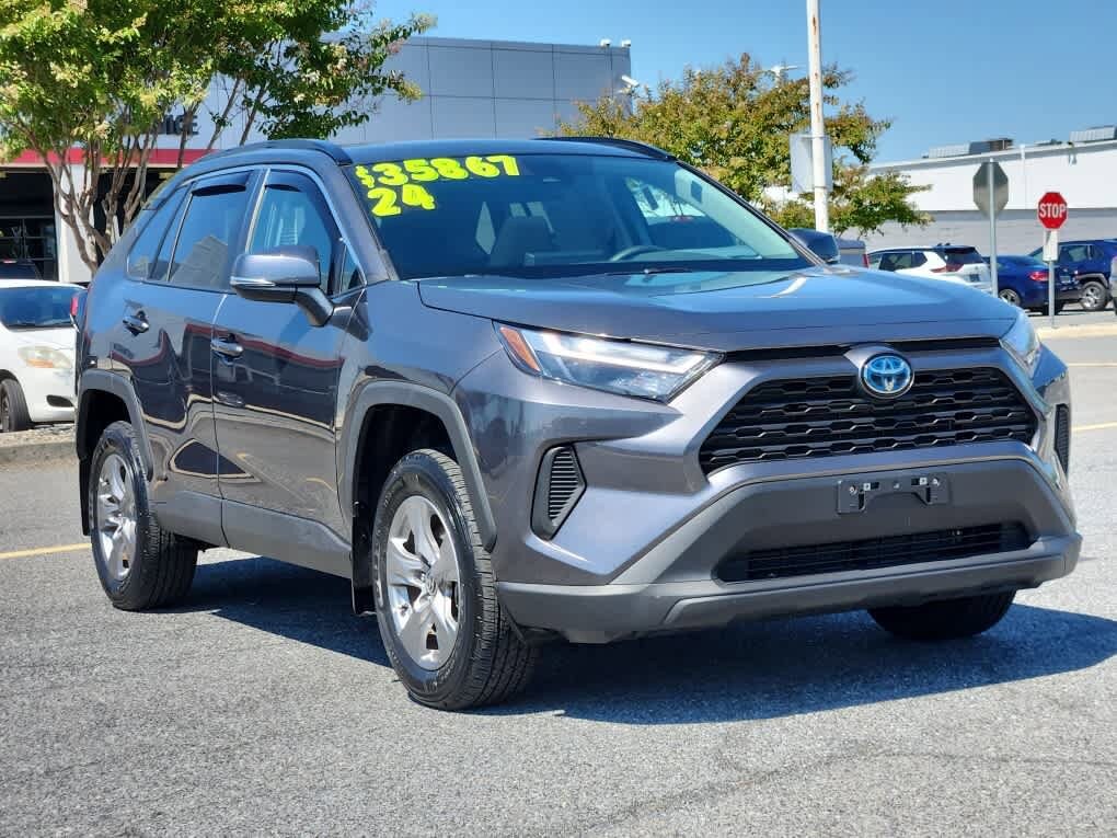 2024 Toyota RAV4 Hybrid XLE photo 2