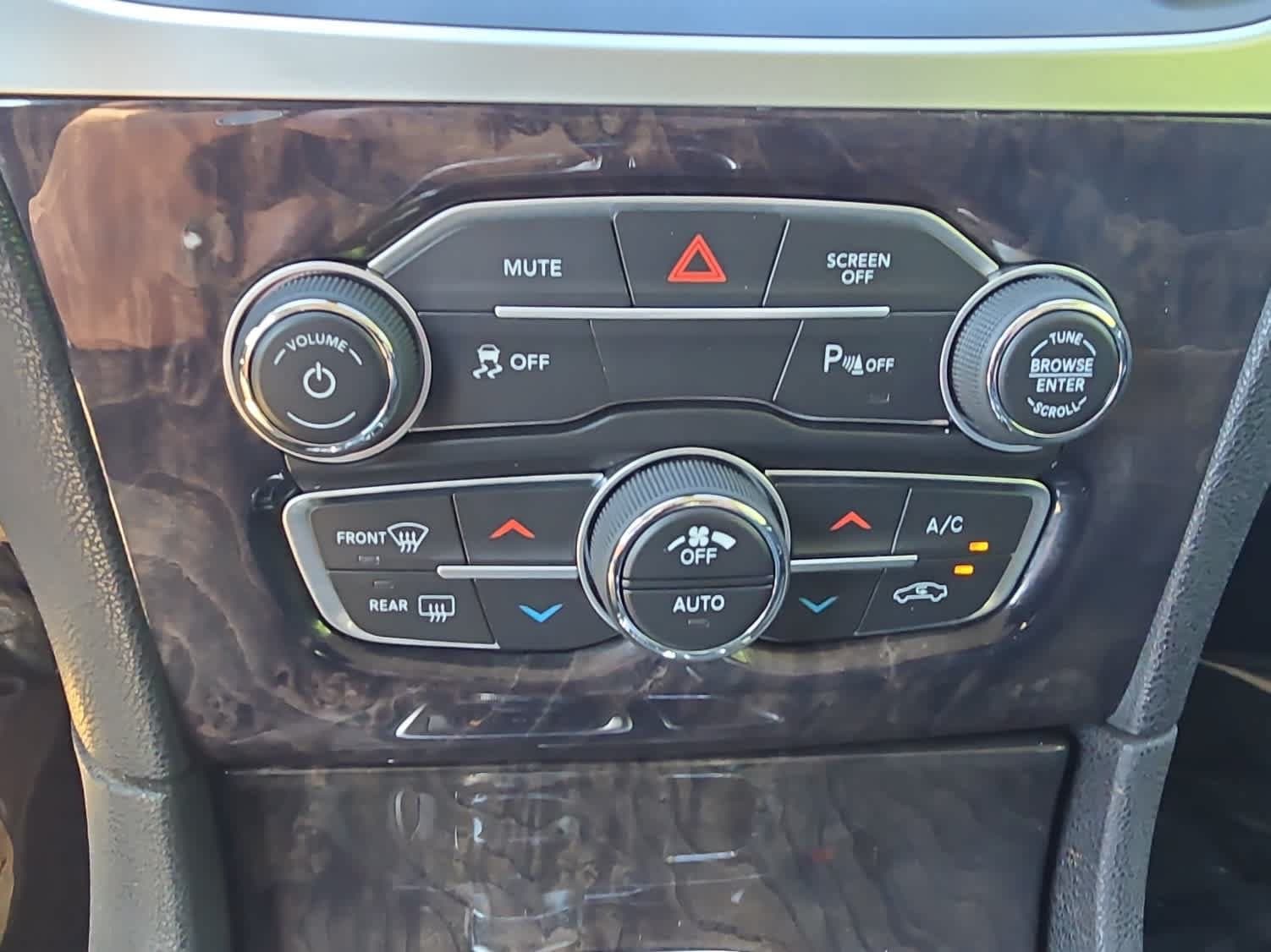 2023 Chrysler 300 Touring L - Photo 27