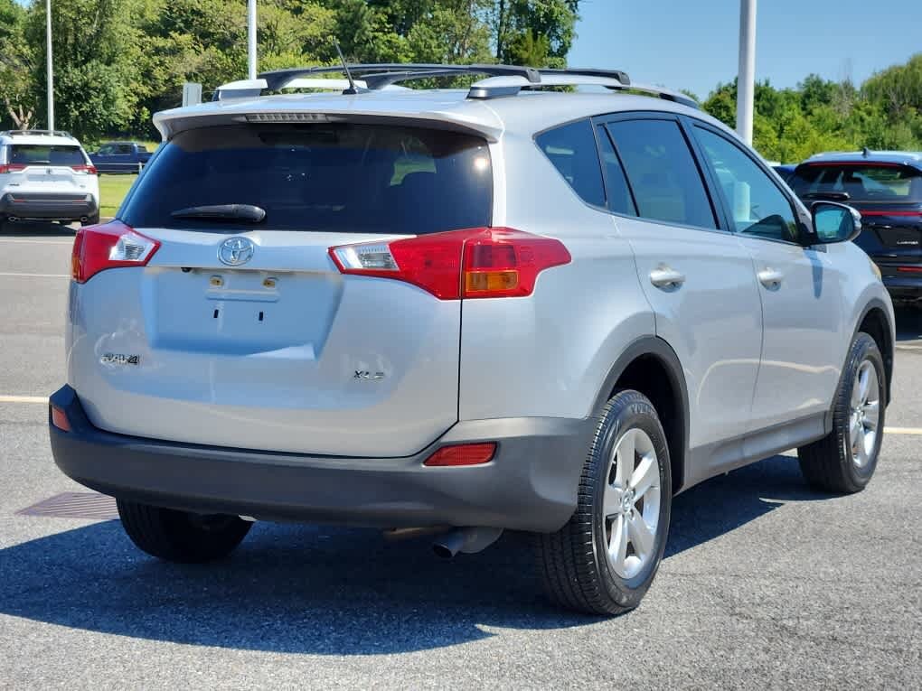 2015 Toyota RAV4 XLE photo 3