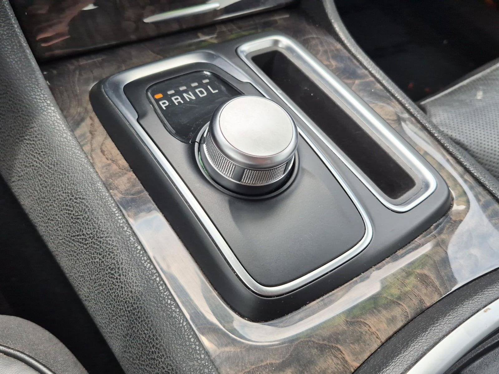 2023 Chrysler 300 Touring L - Photo 11