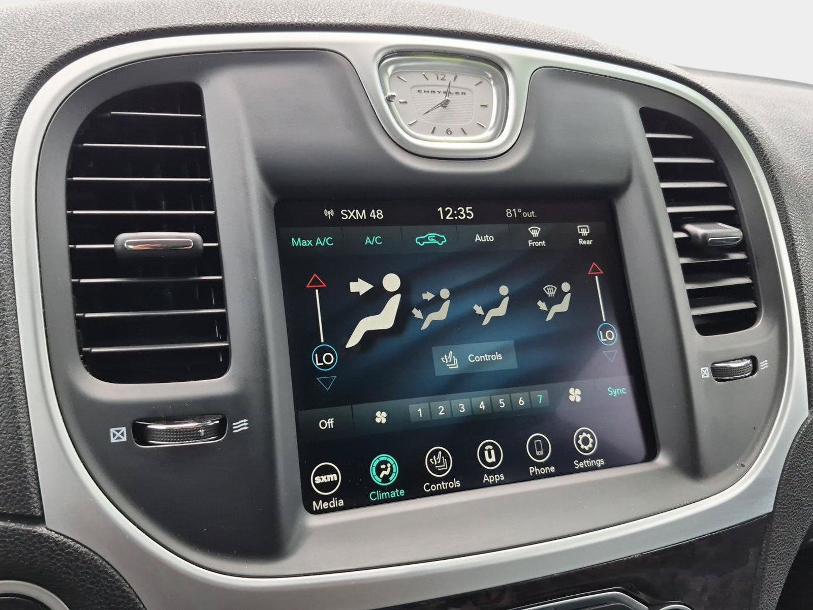 2023 Chrysler 300 Touring L - Photo 13