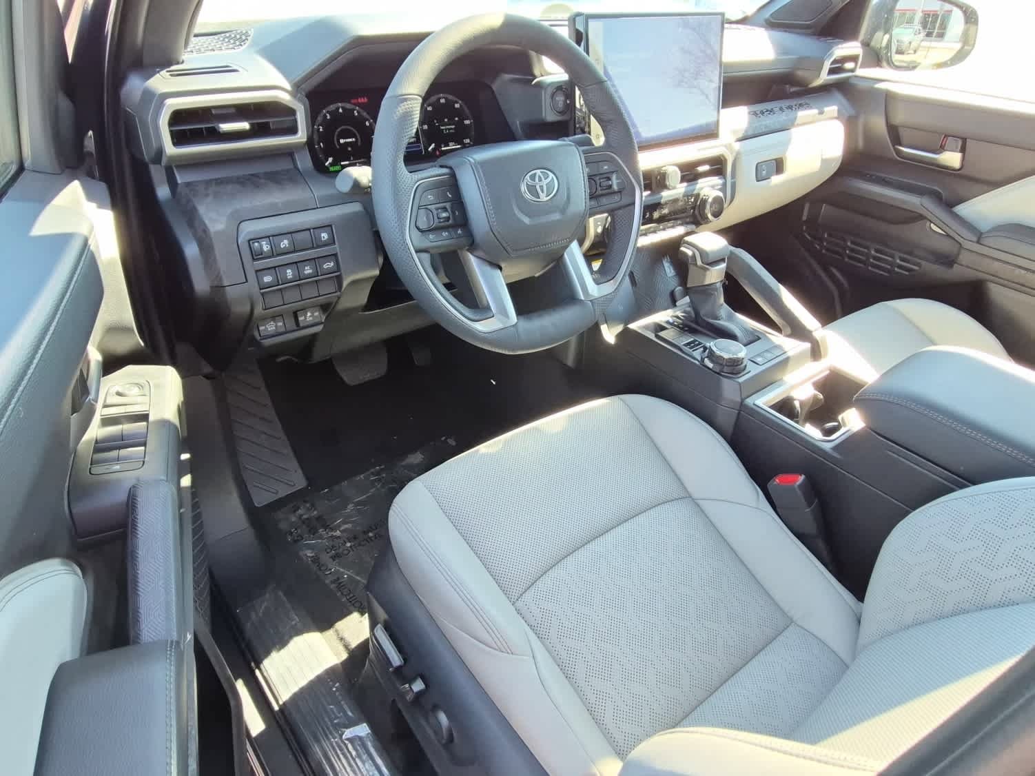2026 Toyota Tacoma Limited - Photo 8