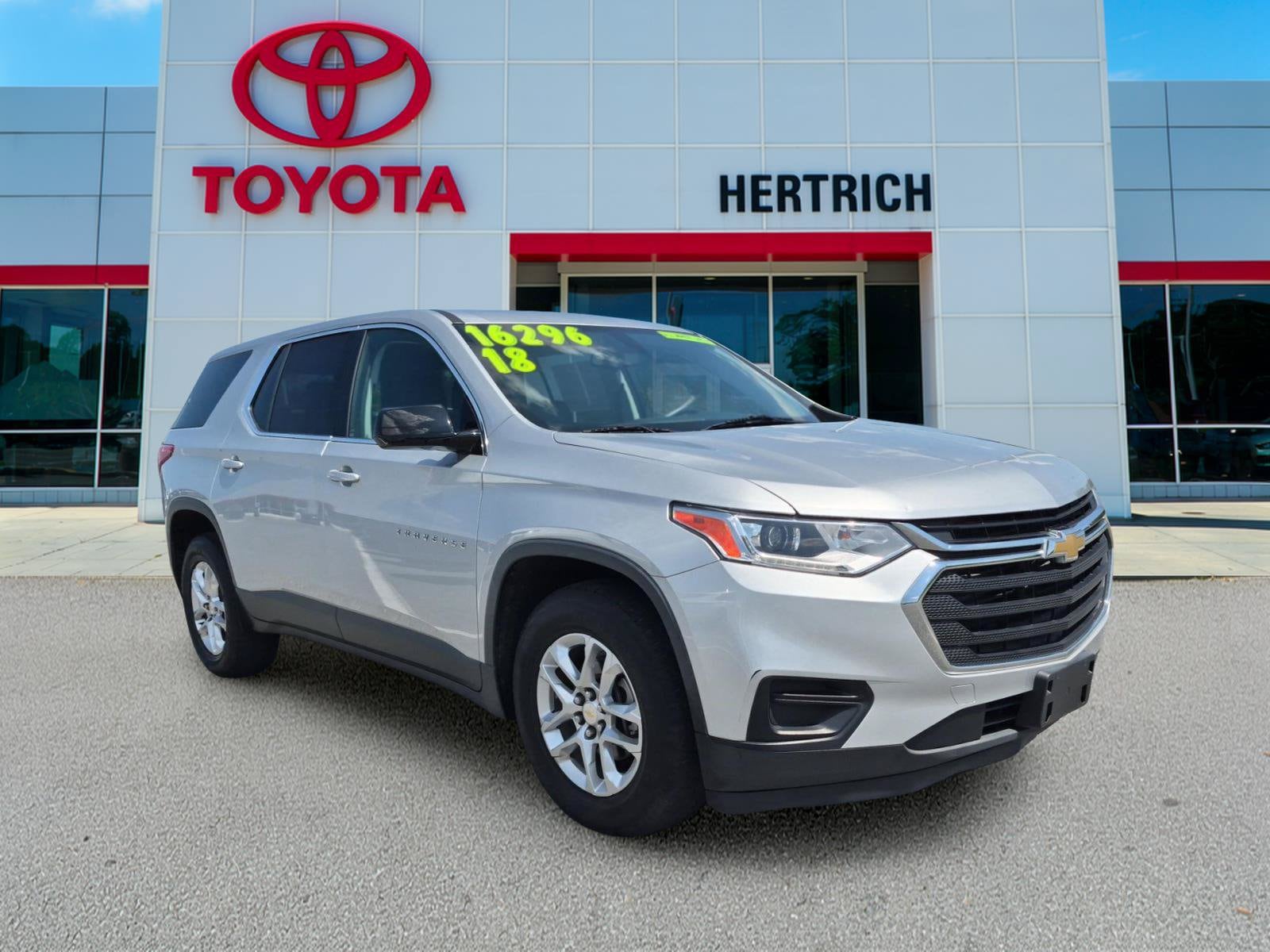 Used 2018 Chevrolet Traverse LS with VIN 1GNEVFKW1JJ223338 for sale in Milford, DE