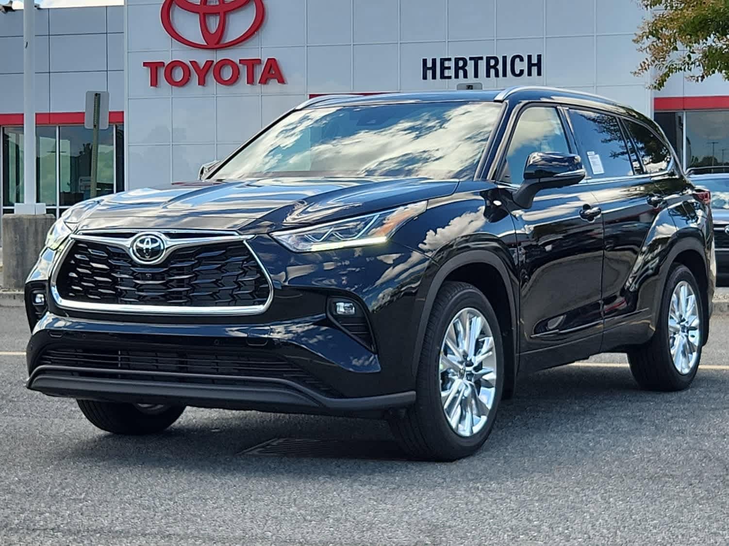 2025 Toyota Highlander Limited's photo