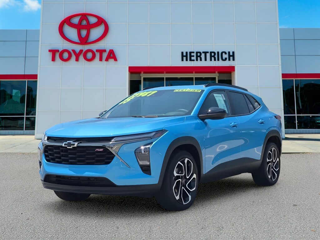 Used 2025 Chevrolet Trax 2RS Sport Utility Vehicle