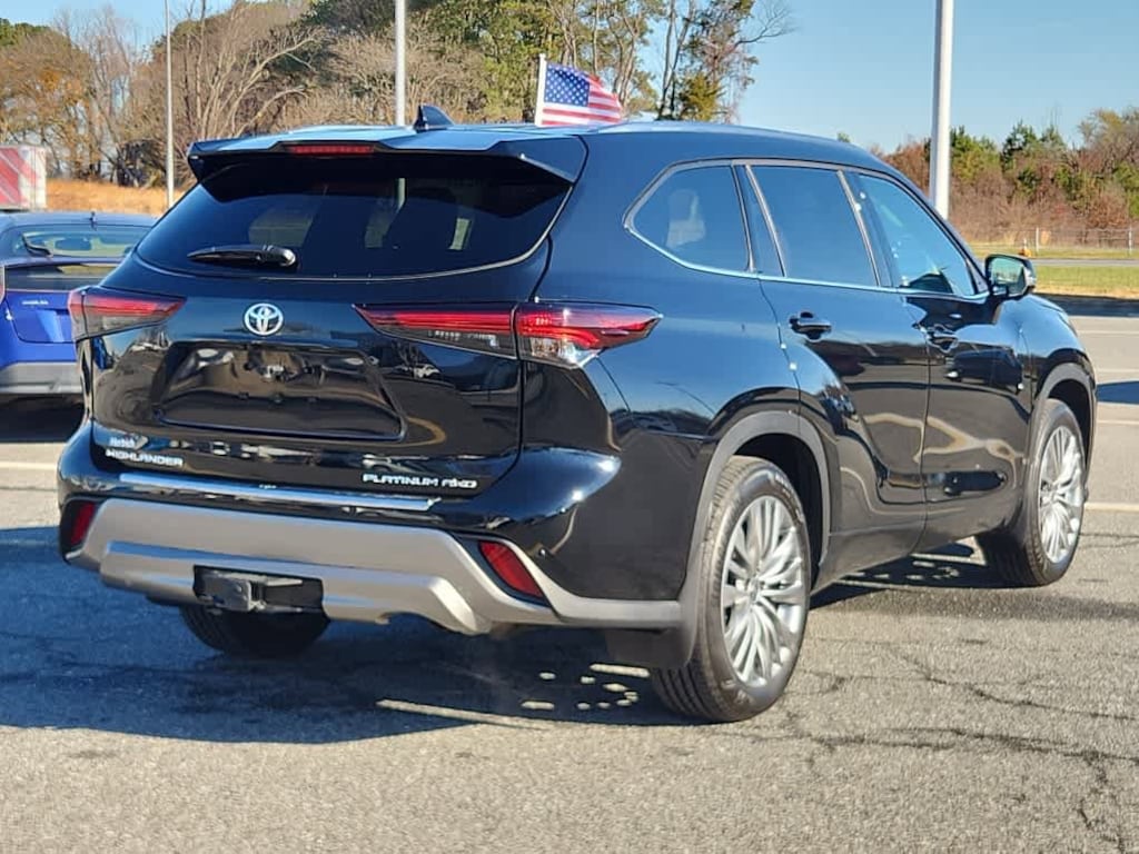 Used 2024 Toyota Highlander Platinum Sport Utility