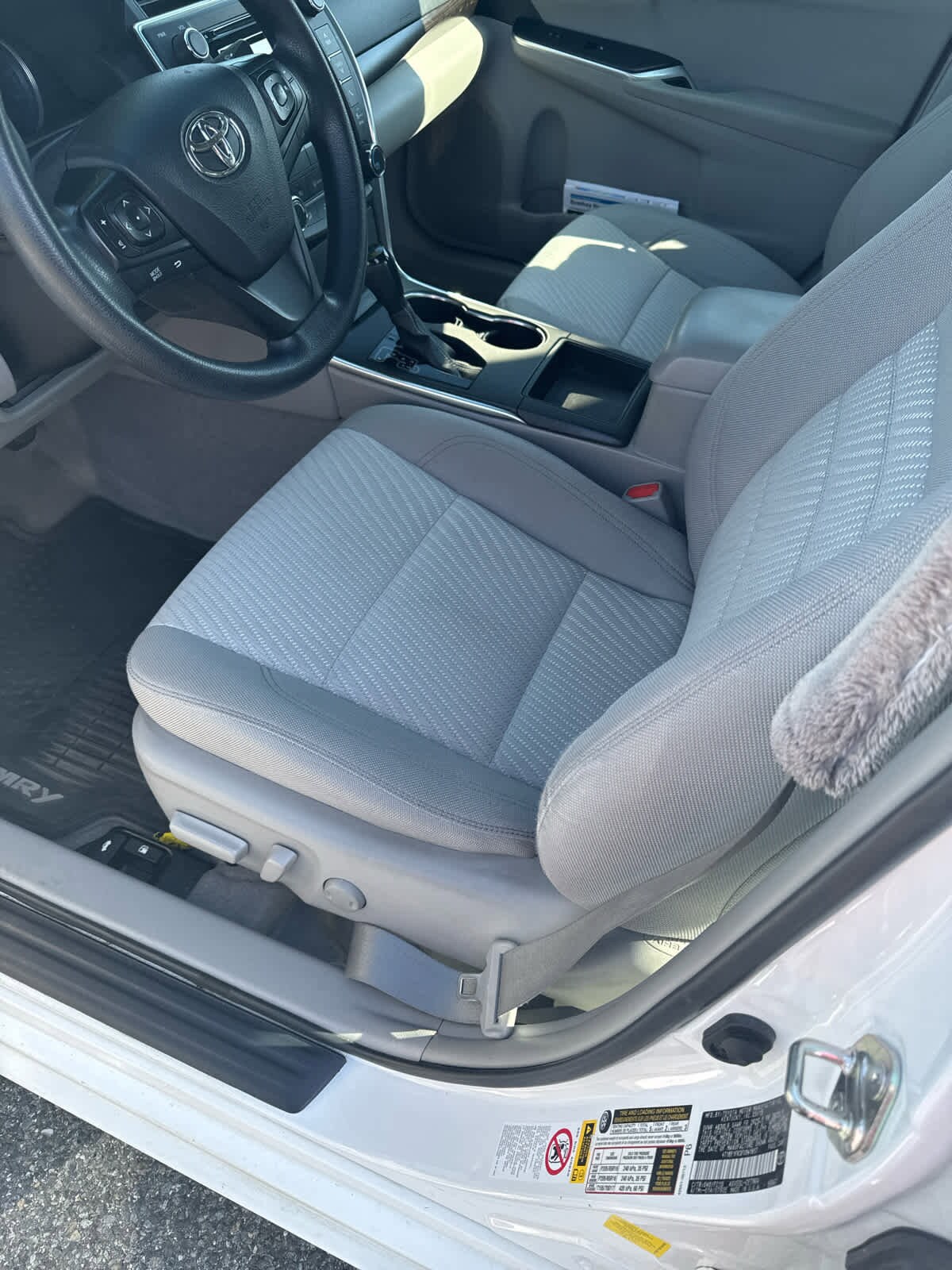 2015 Toyota Camry LE photo 2