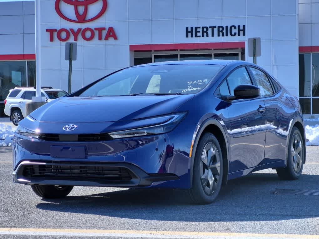 2026 Toyota Prius LE FWD's photo
