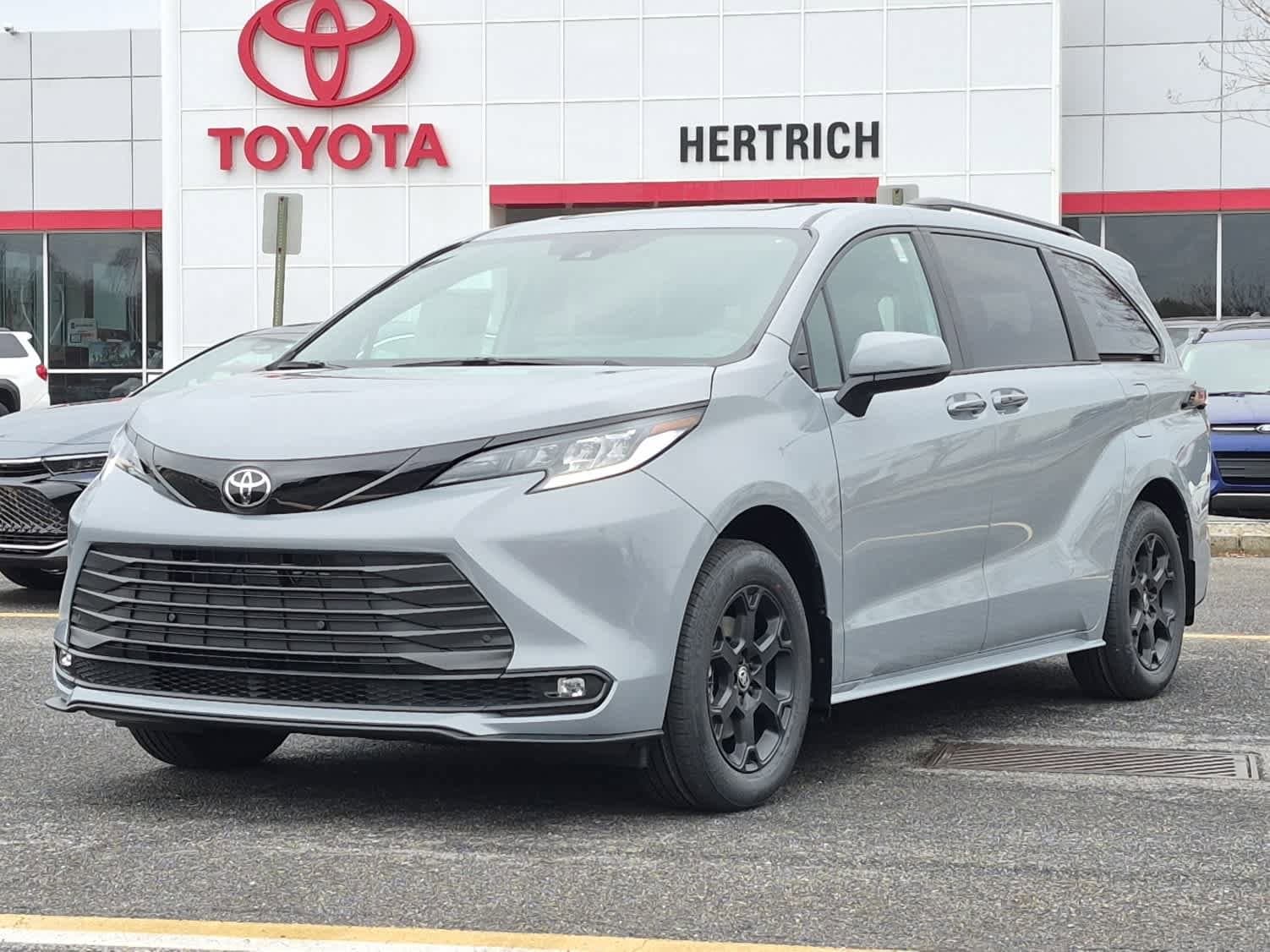 2026 Toyota Sienna Woodland Edition's photo