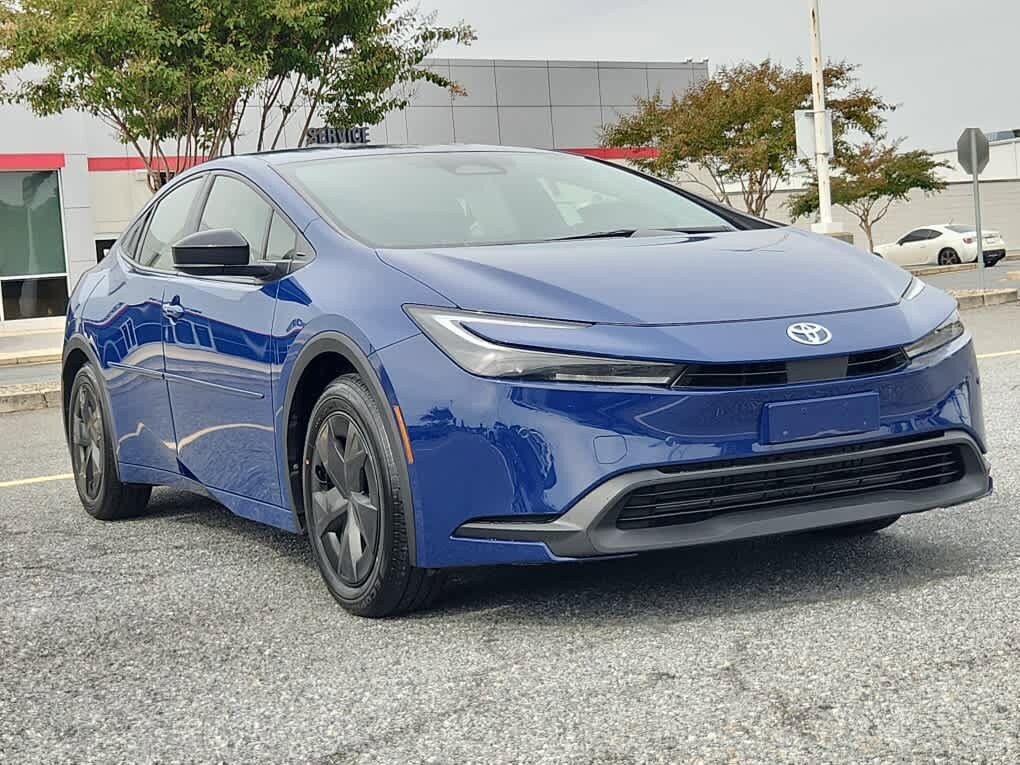 2023 Toyota Prius LE photo 2