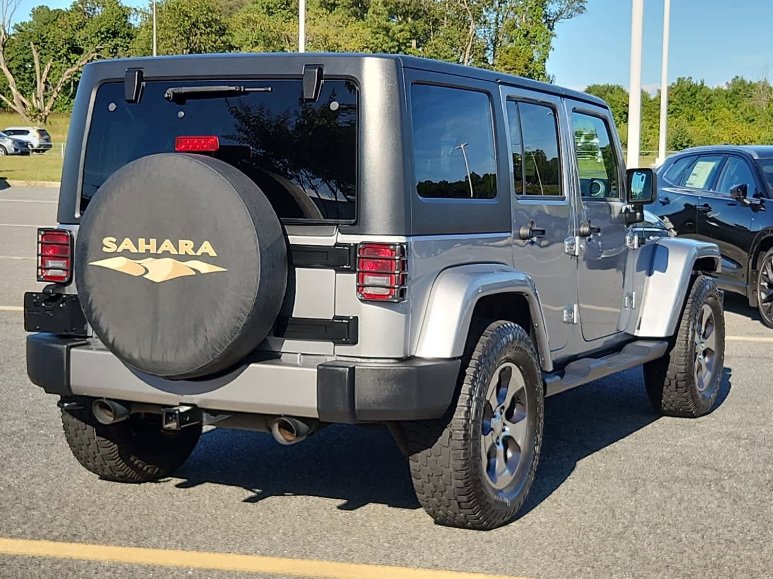 2018 Jeep Wrangler Unlimited Sahara Sport photo 3