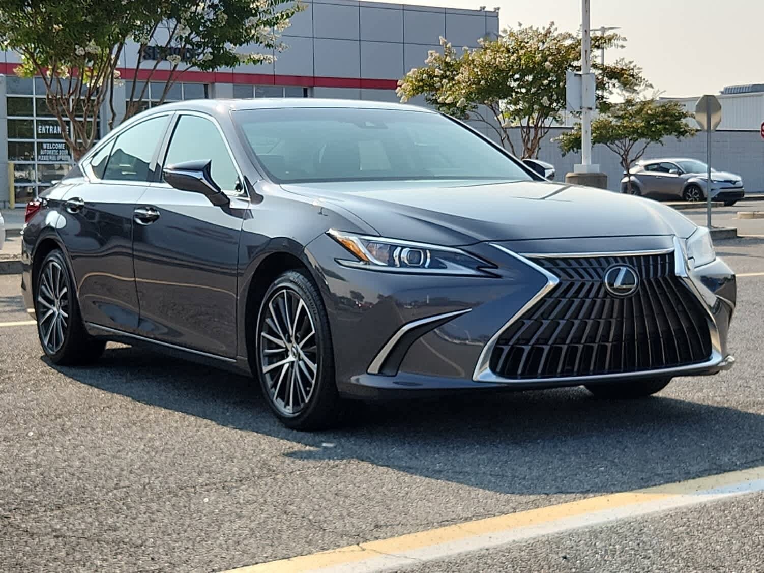 2023 Lexus ES 350 photo 2