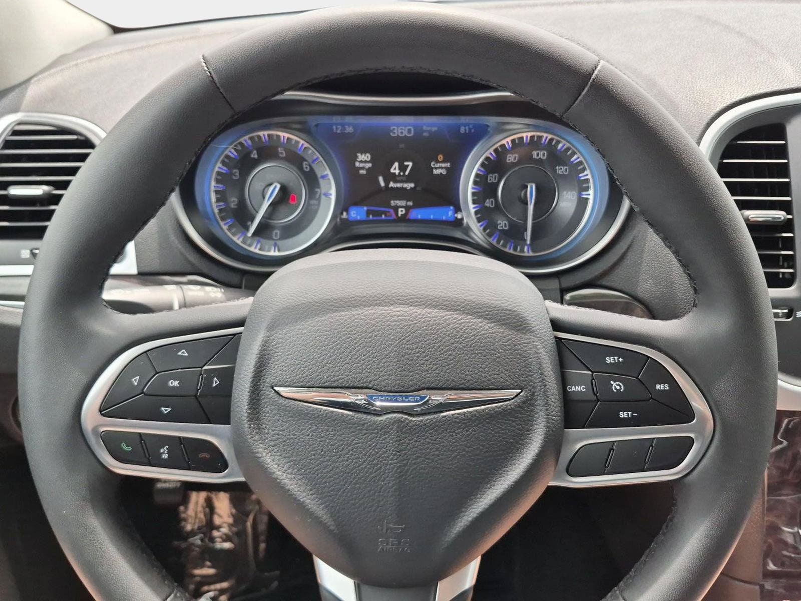2023 Chrysler 300 Touring L - Photo 16