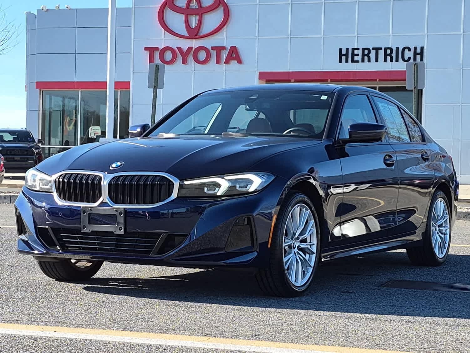 2023 BMW 3 Series 330i's photo