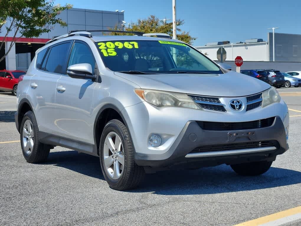 2015 Toyota RAV4 XLE photo 2