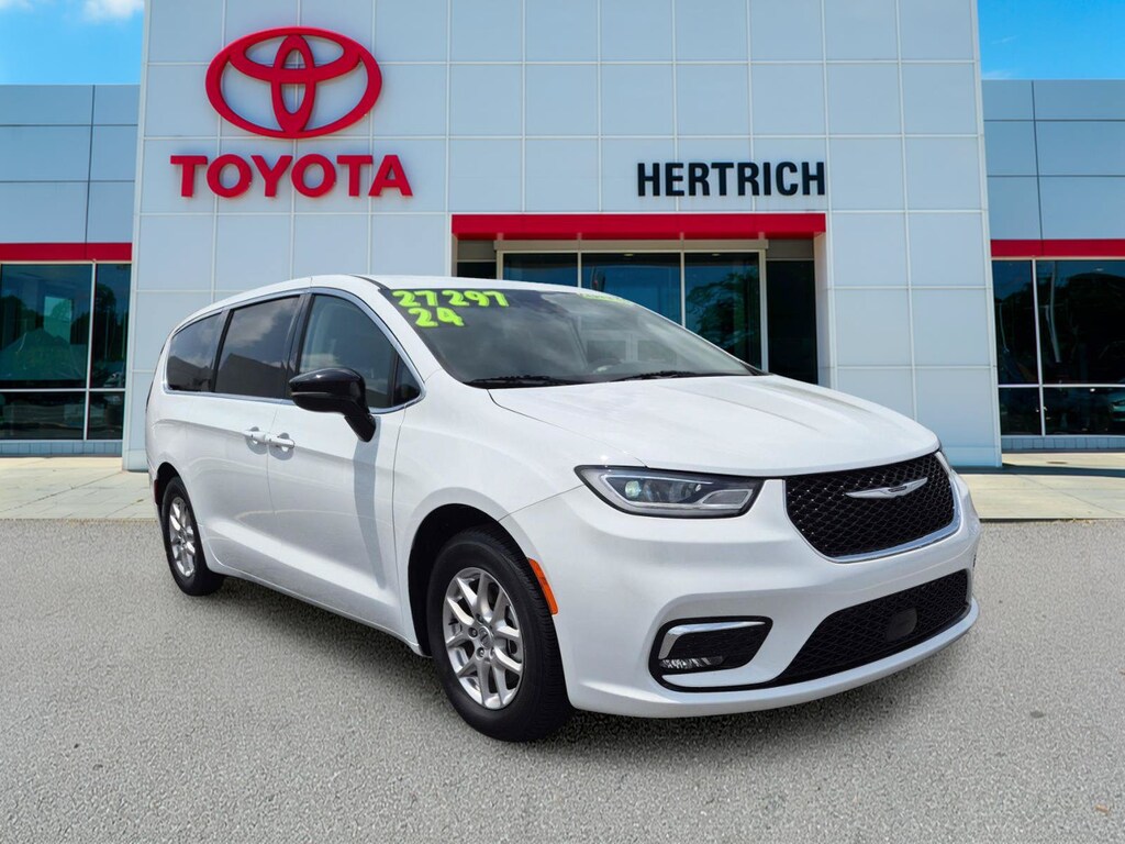 Used 2024 Chrysler Pacifica Touring L Passenger Van
