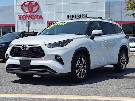 2022 Toyota Highlander XLE Sport Utility