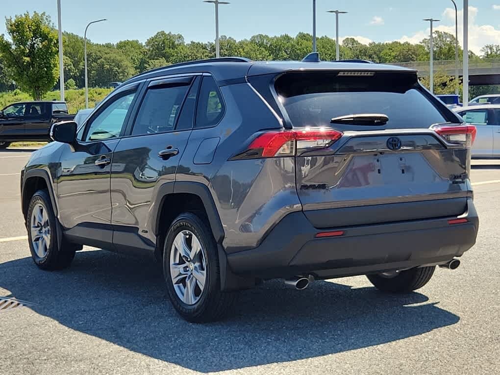 2024 Toyota RAV4 Hybrid XLE photo 4