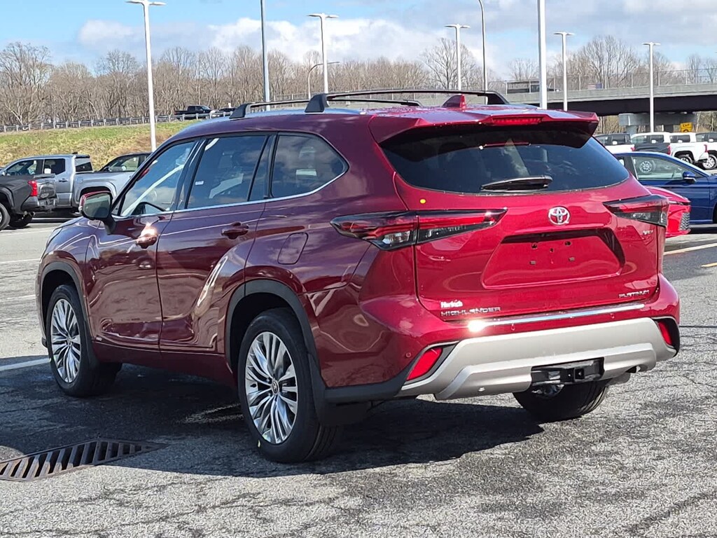 Used 2026 Toyota Highlander Hybrid Platinum Sport Utility