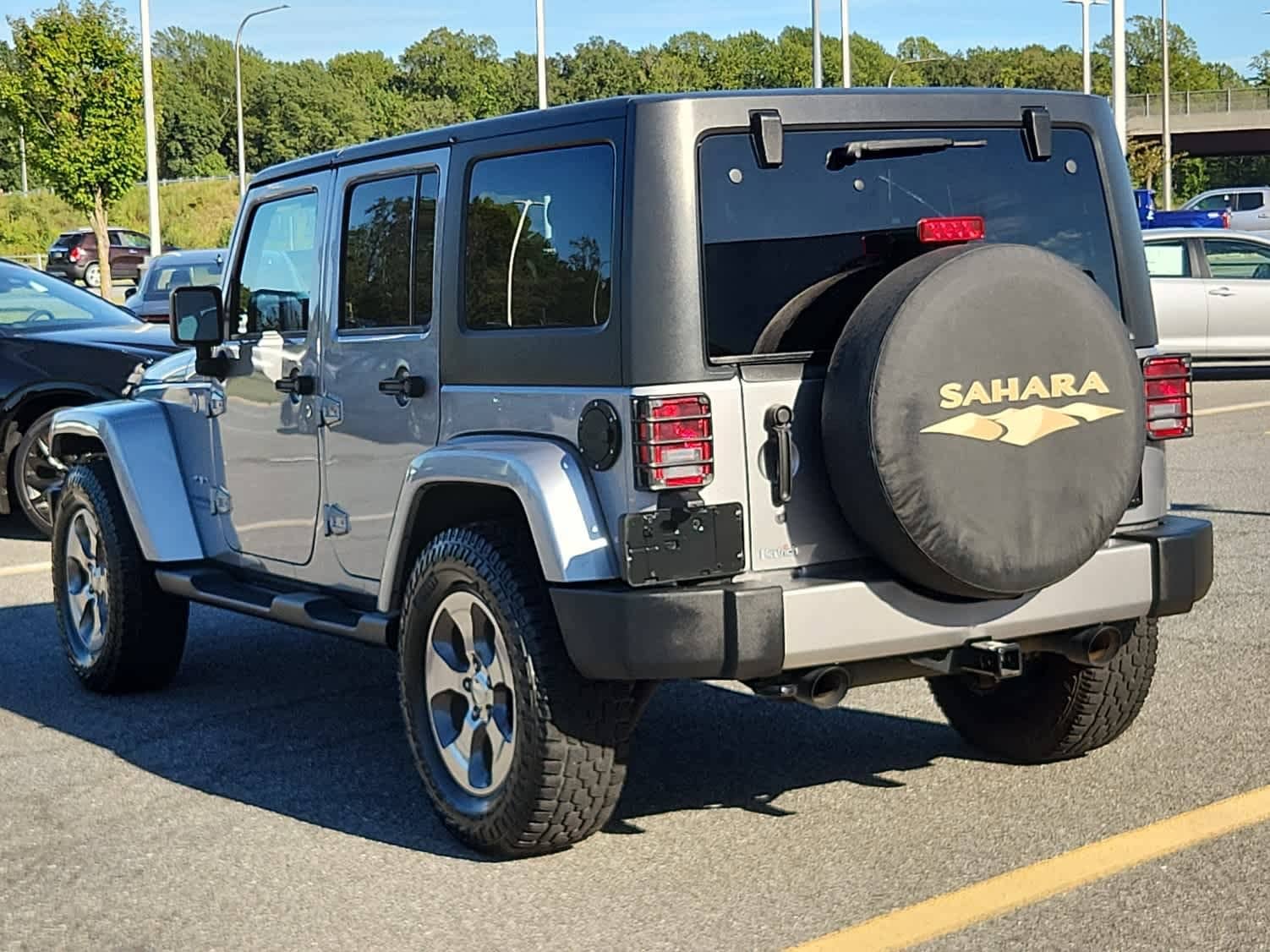 2018 Jeep Wrangler Unlimited Sahara Sport photo 4