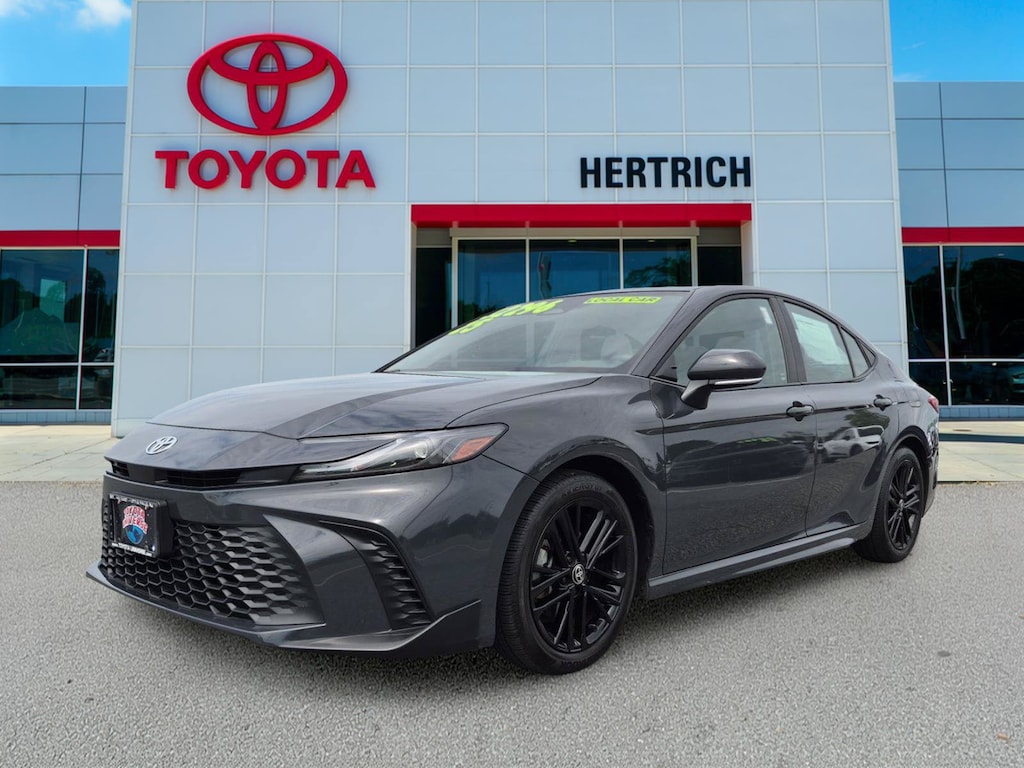 Used 2025 Toyota Camry SE Sedan