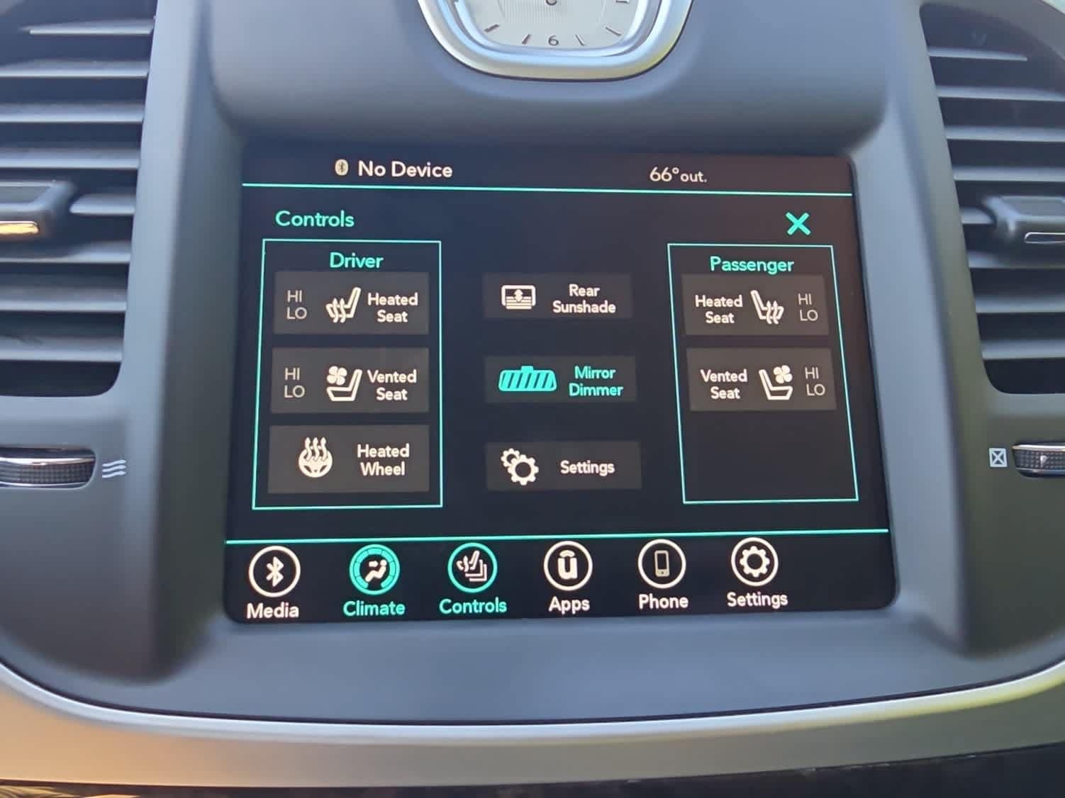 2023 Chrysler 300 Touring L - Photo 23