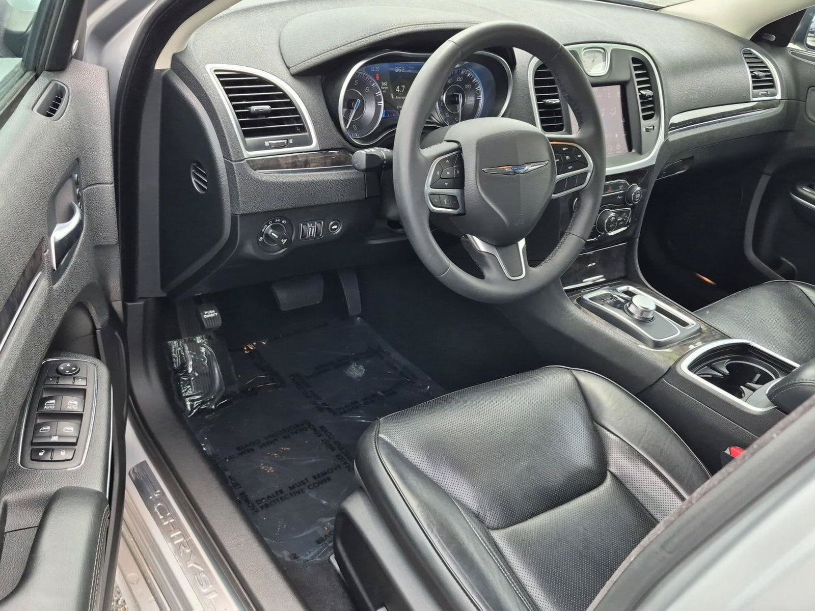 2023 Chrysler 300 Touring L - Photo 9