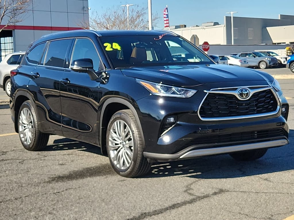 Used 2024 Toyota Highlander Platinum Sport Utility