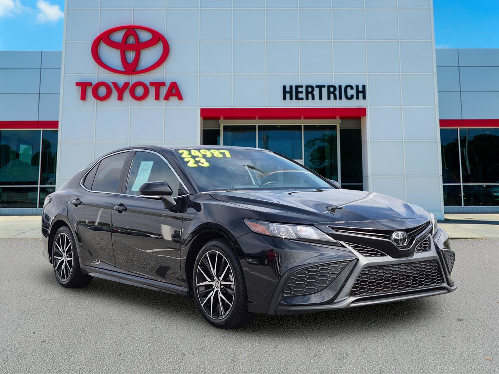 Used 2023 Toyota Camry SE Sedan