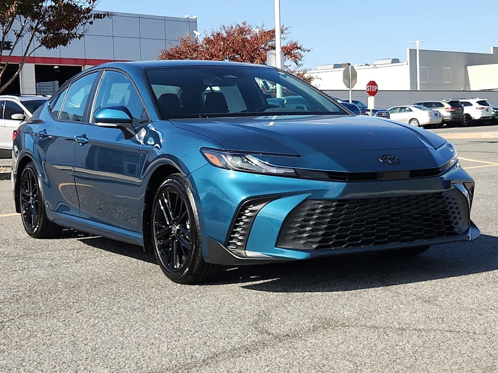 Used 2025 Toyota Camry SE Car
