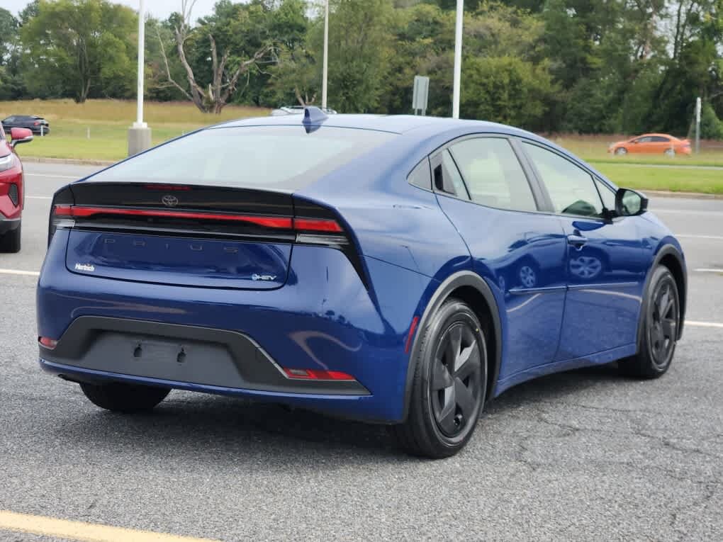 2023 Toyota Prius LE photo 3