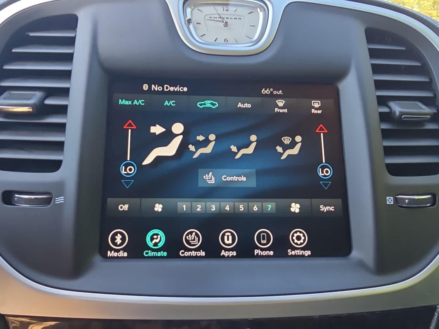 2023 Chrysler 300 Touring L - Photo 22