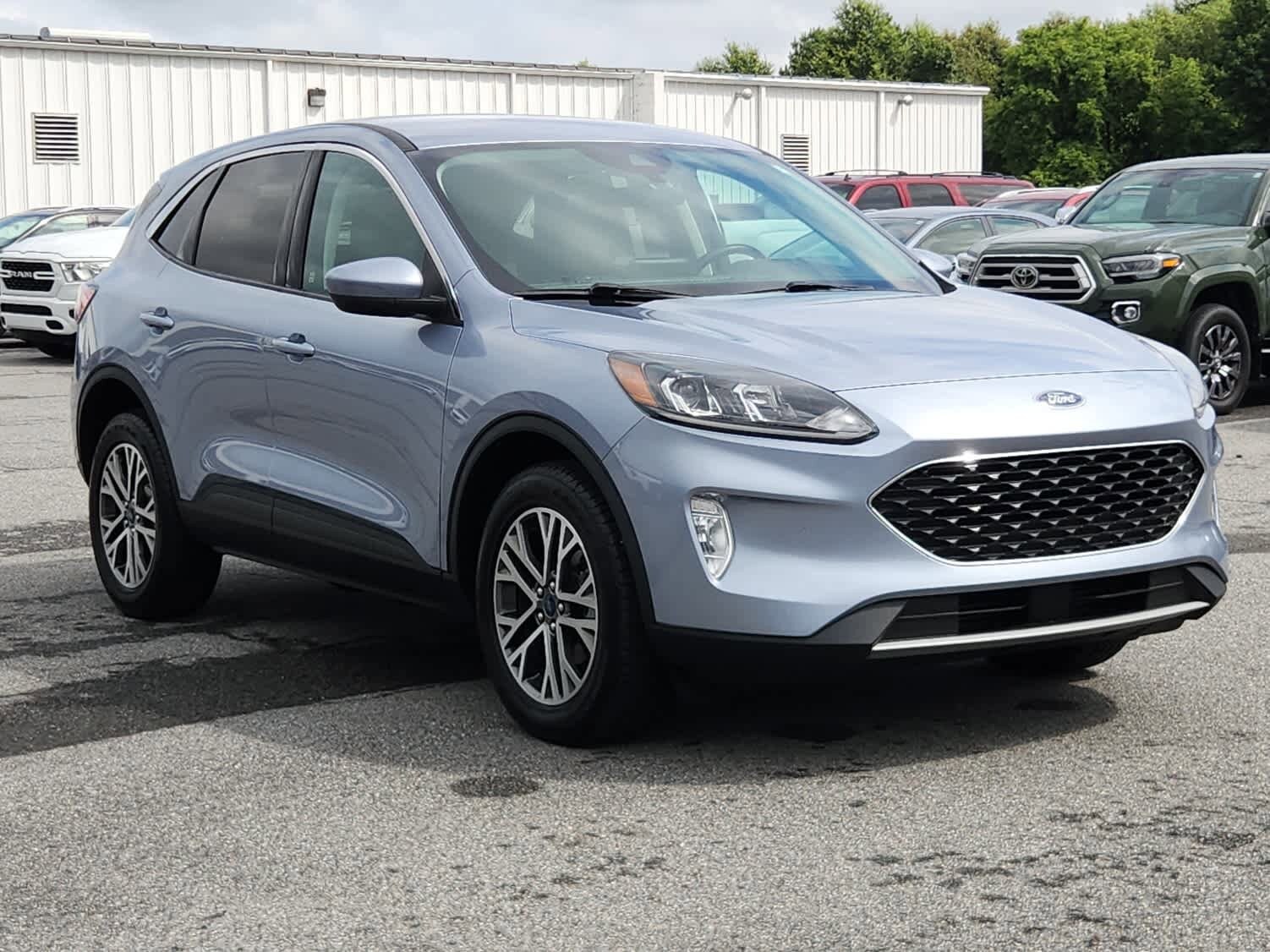 2022 Ford Escape SEL photo 2