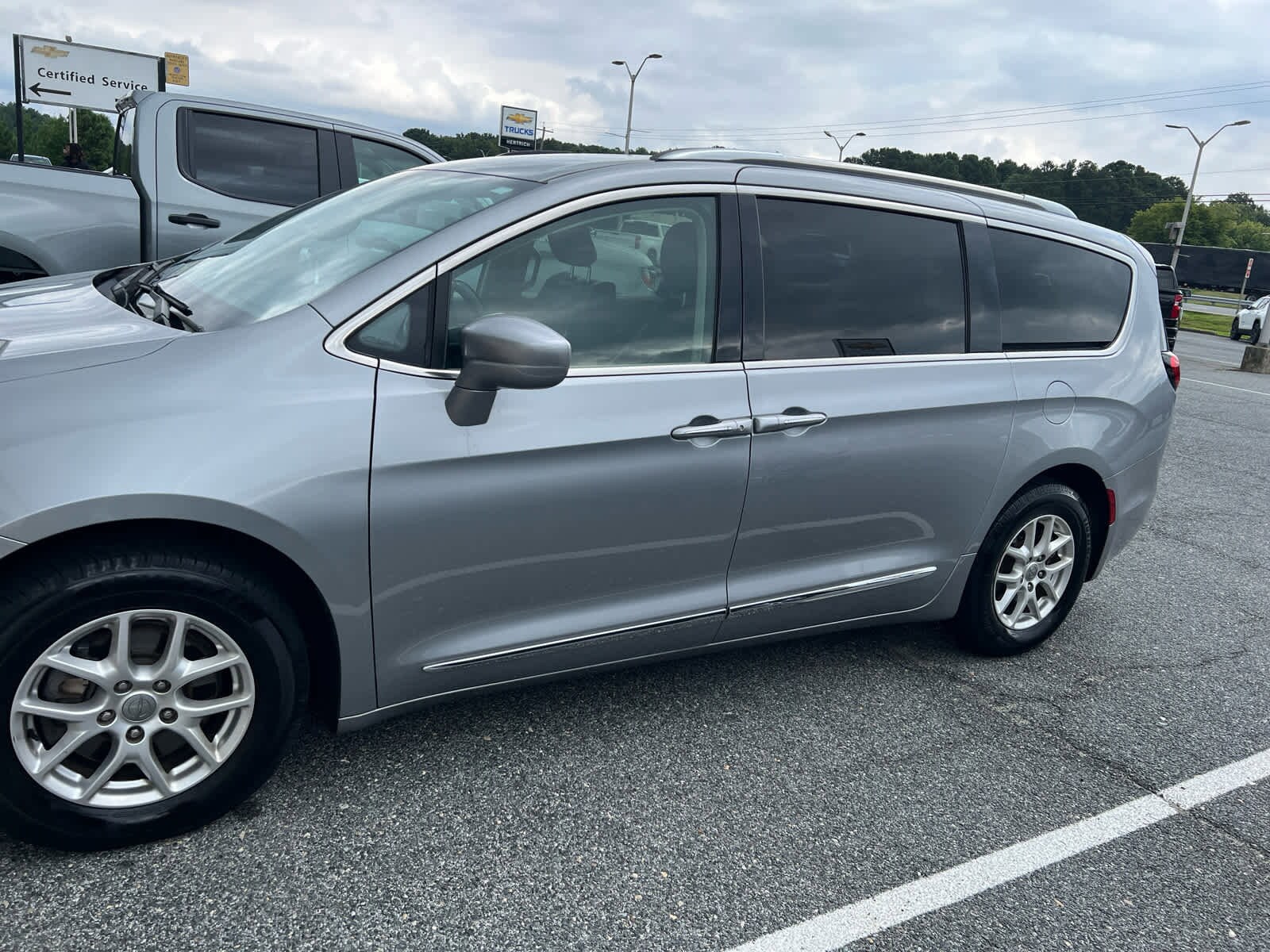 2020 Chrysler Pacifica Touring L photo 2