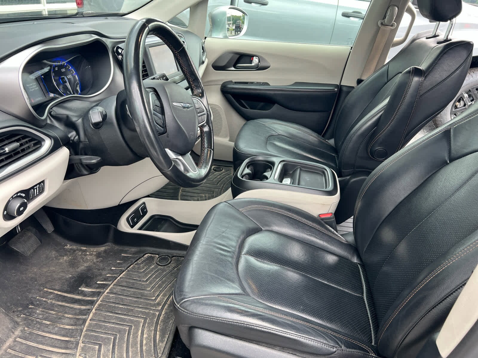 2020 Chrysler Pacifica Touring L photo 4
