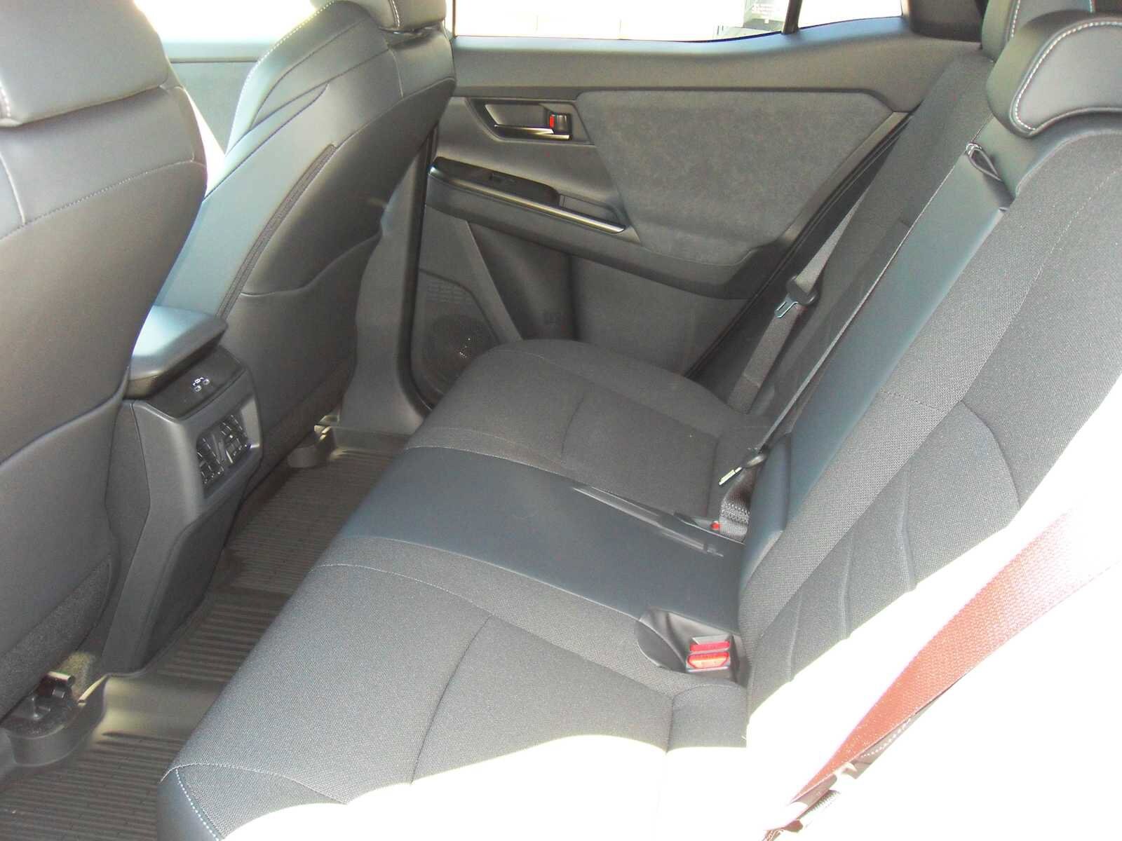 2026 Toyota C-HR SE - Photo 15