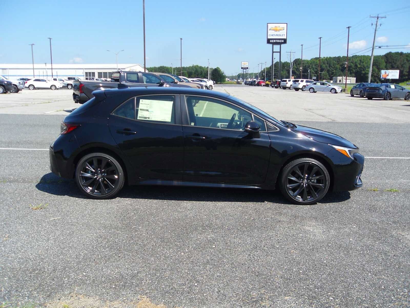 2026 Toyota Corolla Hatchback XSE - Photo 6