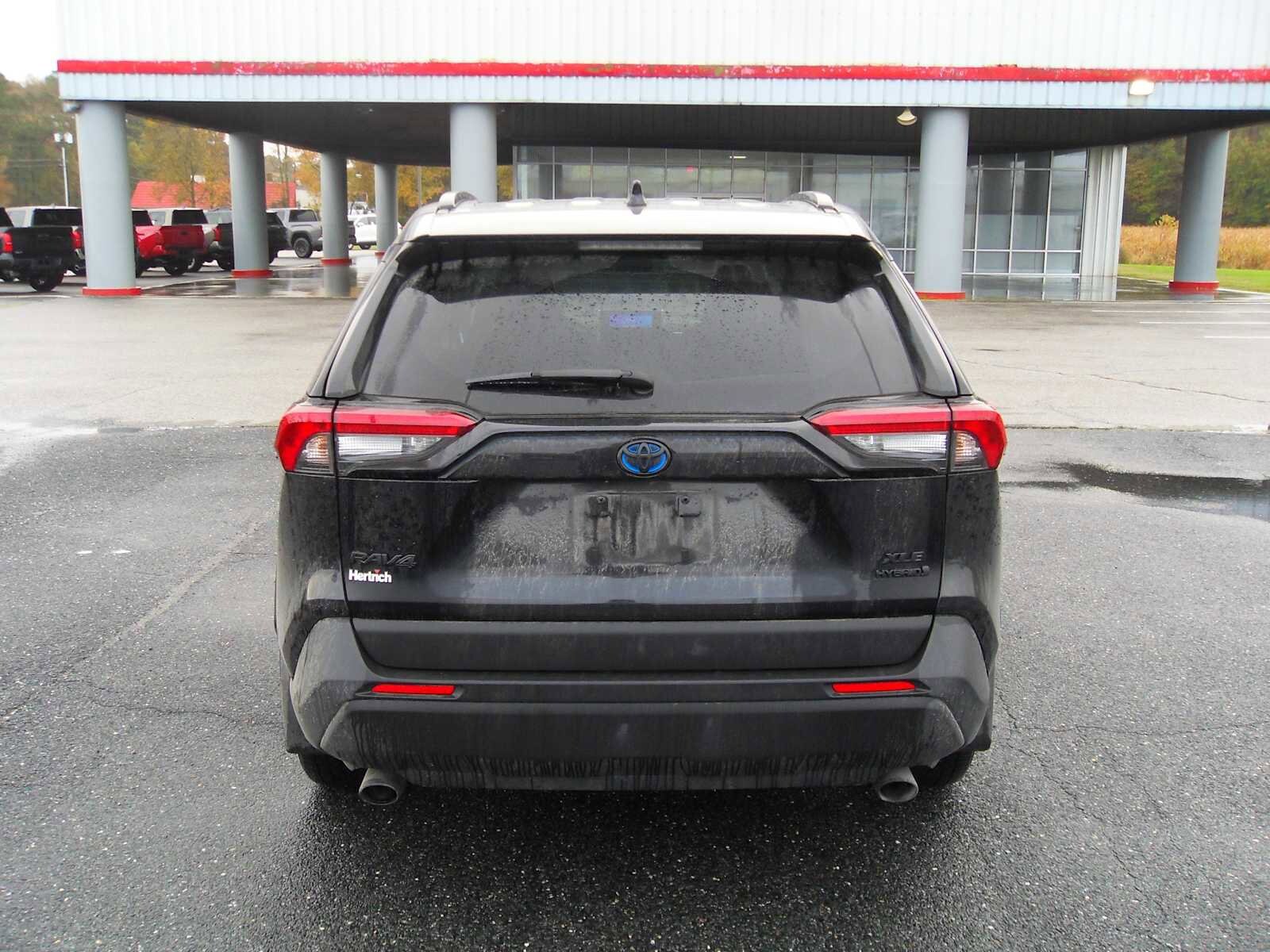 2024 Toyota RAV4 Hybrid XLE photo 3