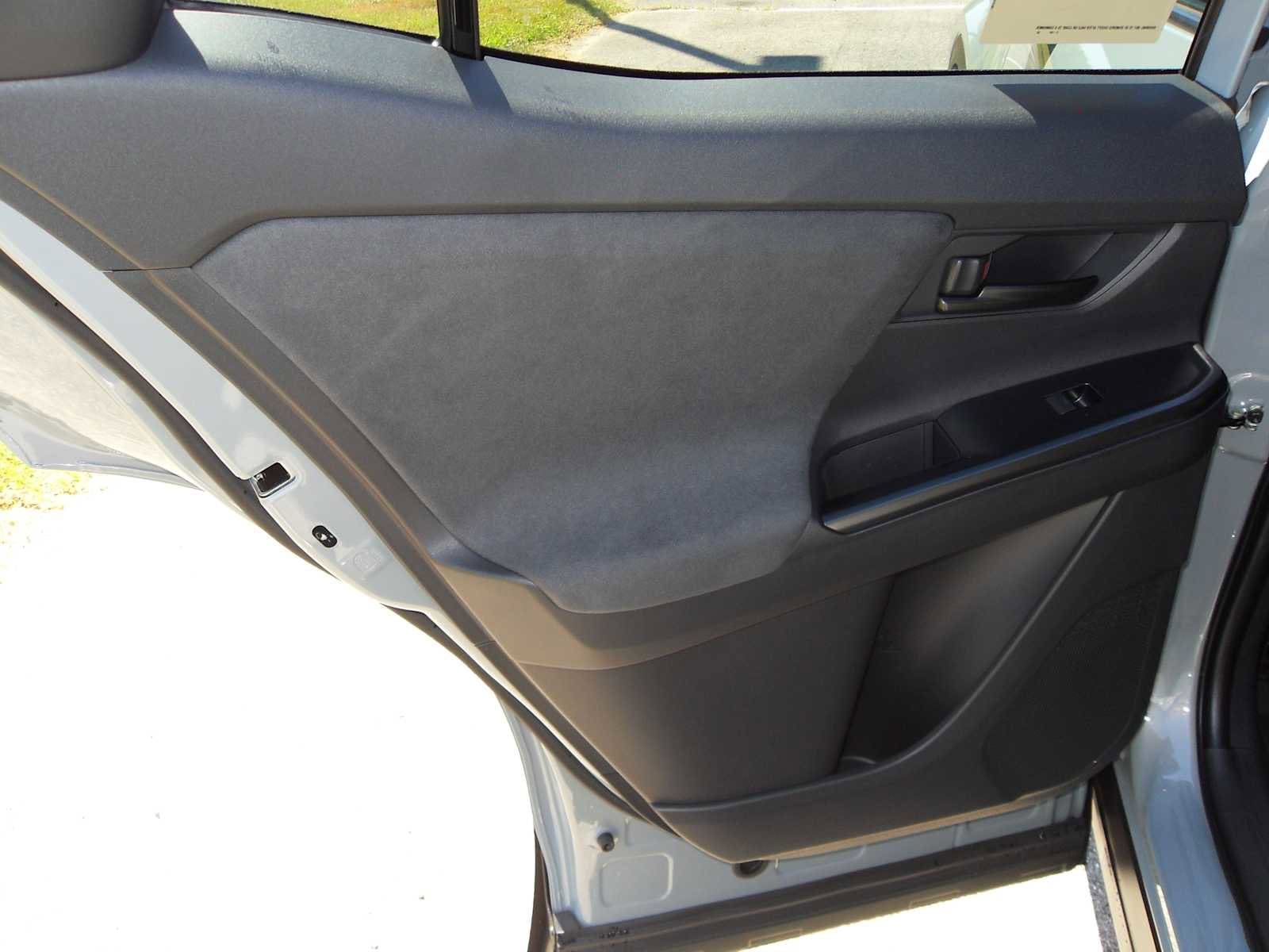 2026 Toyota C-HR SE - Photo 18