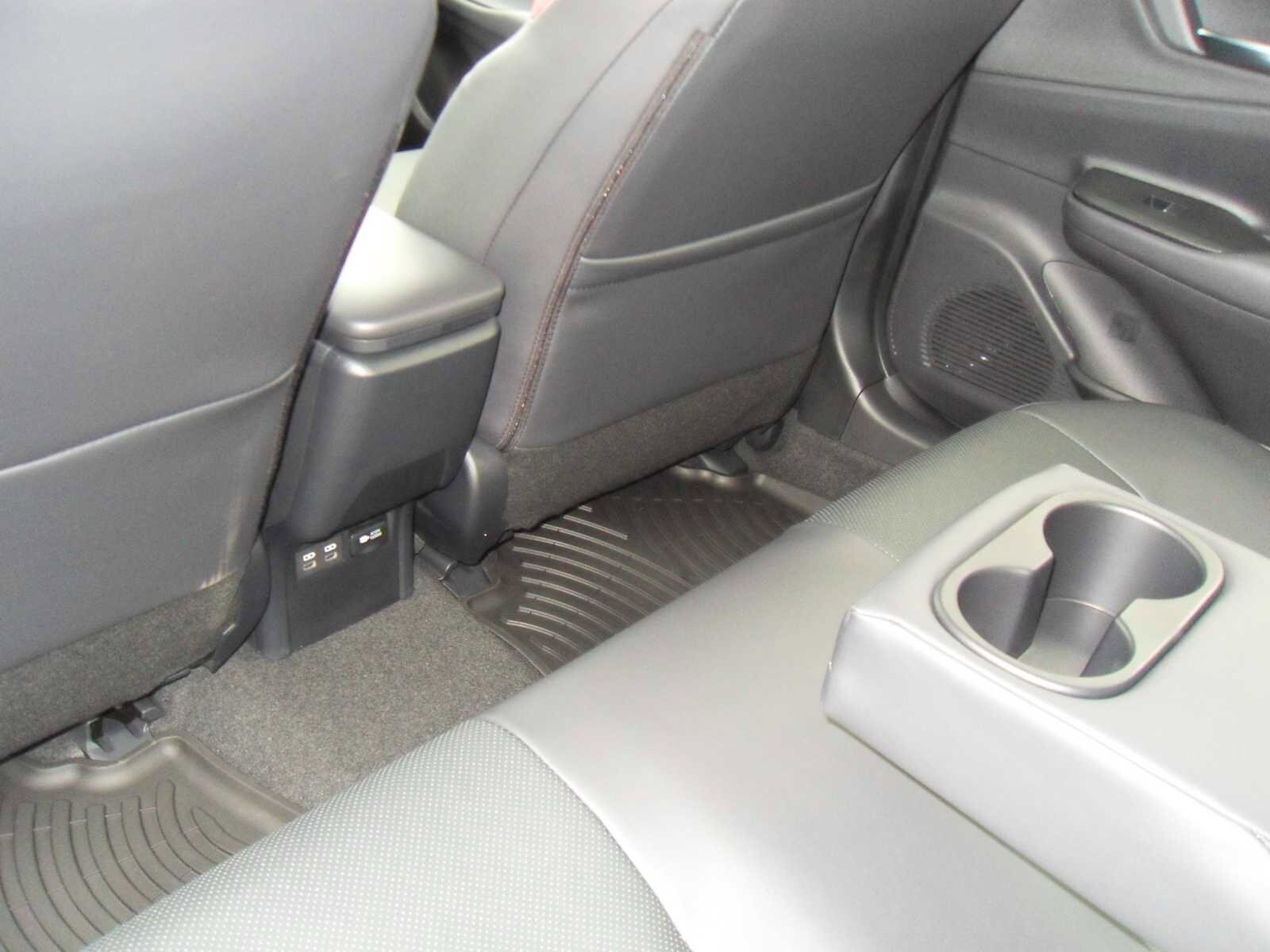 2026 Toyota Prius Plug-in Hybrid XSE - Photo 13