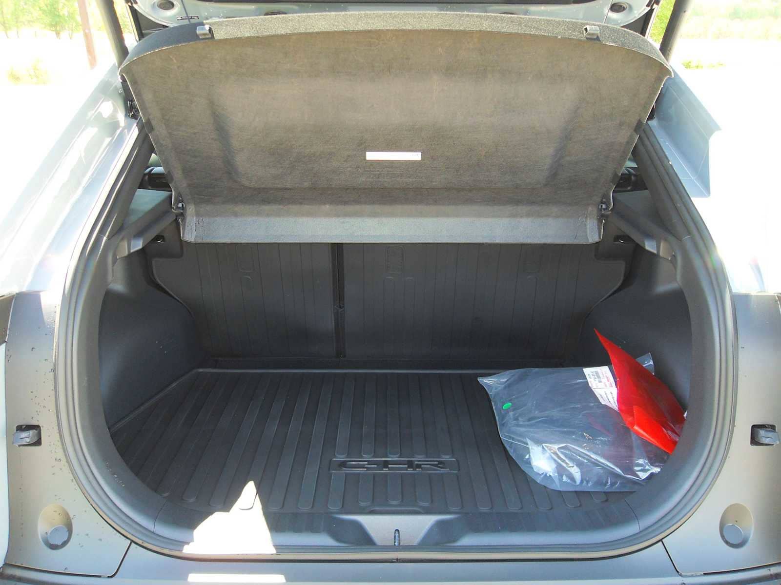 2026 Toyota C-HR SE - Photo 13