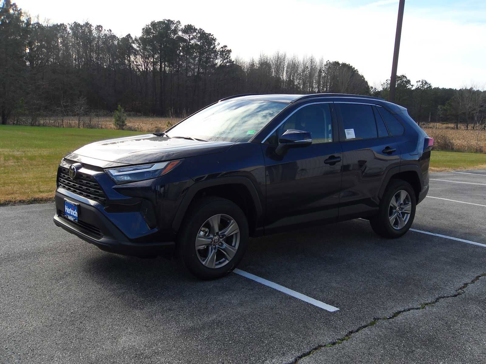 2025 Toyota RAV4 XLE's photo