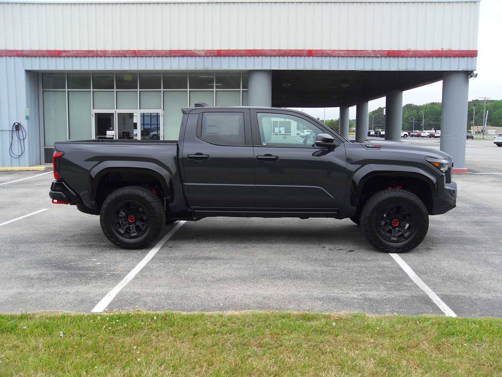 2026 Toyota Tacoma TRD Pro - Photo 6